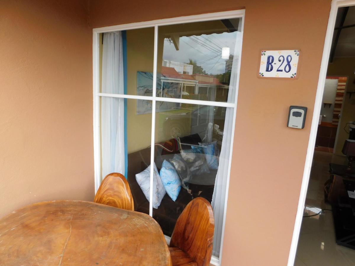 Condo Villa B27 Sleeps Five People - B28 Sleeps Six People - Price Includes Housekeeping Fees Not Taxes - Very Close To The Pool And Beach! Jacó Buitenkant foto