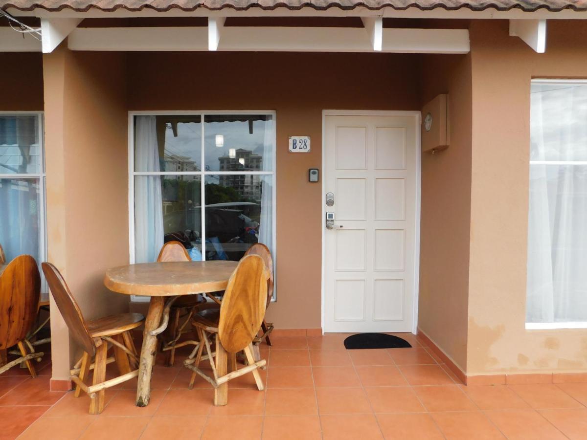 Condo Villa B27 Sleeps Five People - B28 Sleeps Six People - Price Includes Housekeeping Fees Not Taxes - Very Close To The Pool And Beach! Jacó Buitenkant foto